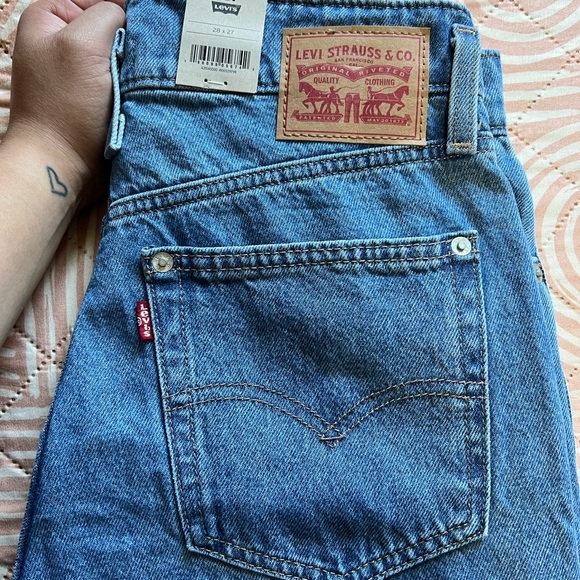 Levis mom jeans - Picture 8 of 10